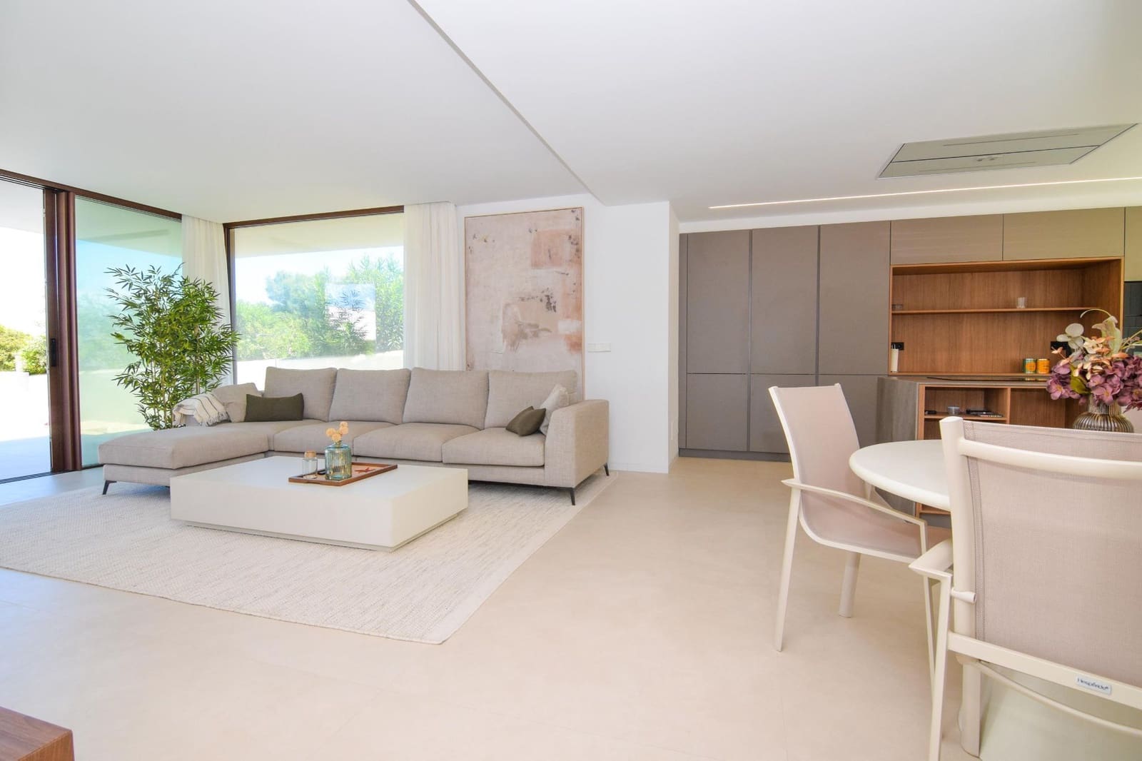 4 bedroom Villa for rent in Colonia de Sant Pere / Colonia de San Pedro with pool garage - € 3,800 (Ref: 10139076)
