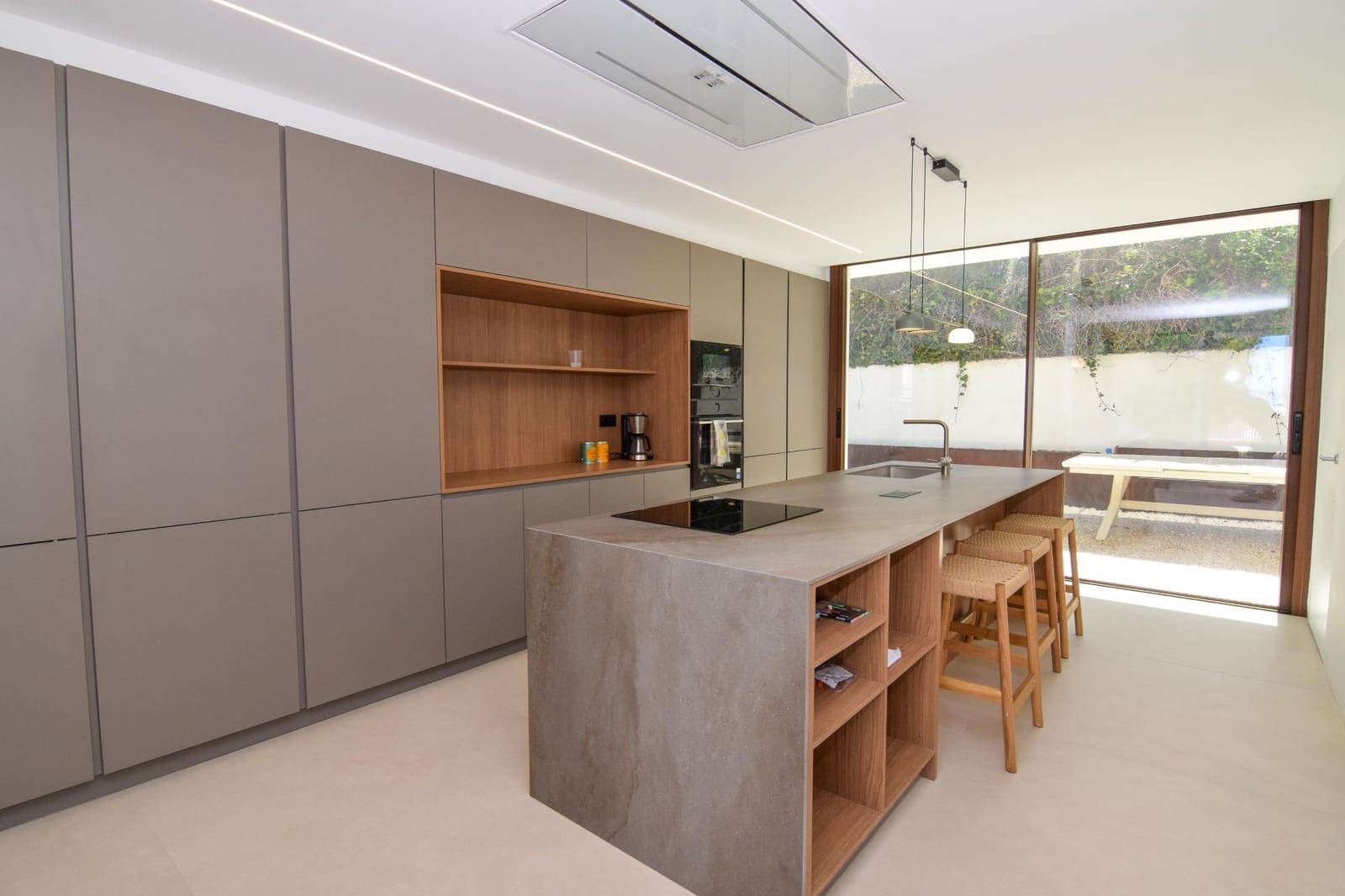 4 bedroom Villa for rent in Colonia de Sant Pere / Colonia de San Pedro with pool garage - € 3,800 (Ref: 10139076)