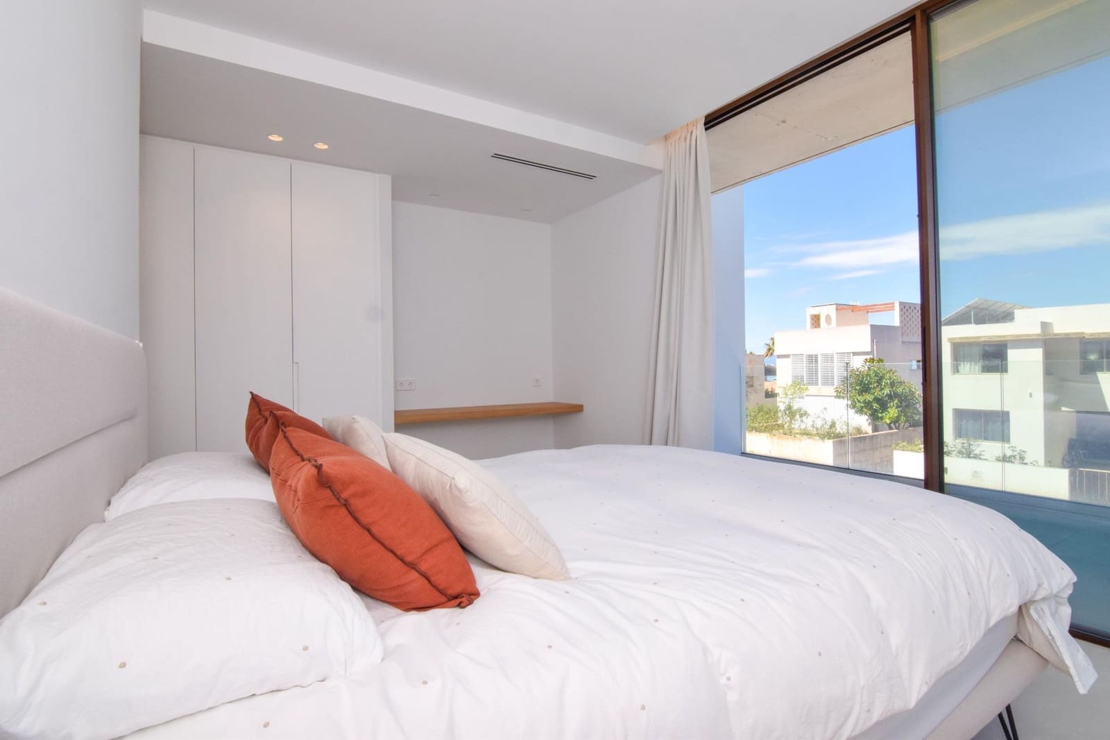 4 bedroom Villa for rent in Colonia de Sant Pere / Colonia de San Pedro with pool garage - € 3,800 (Ref: 10139076)