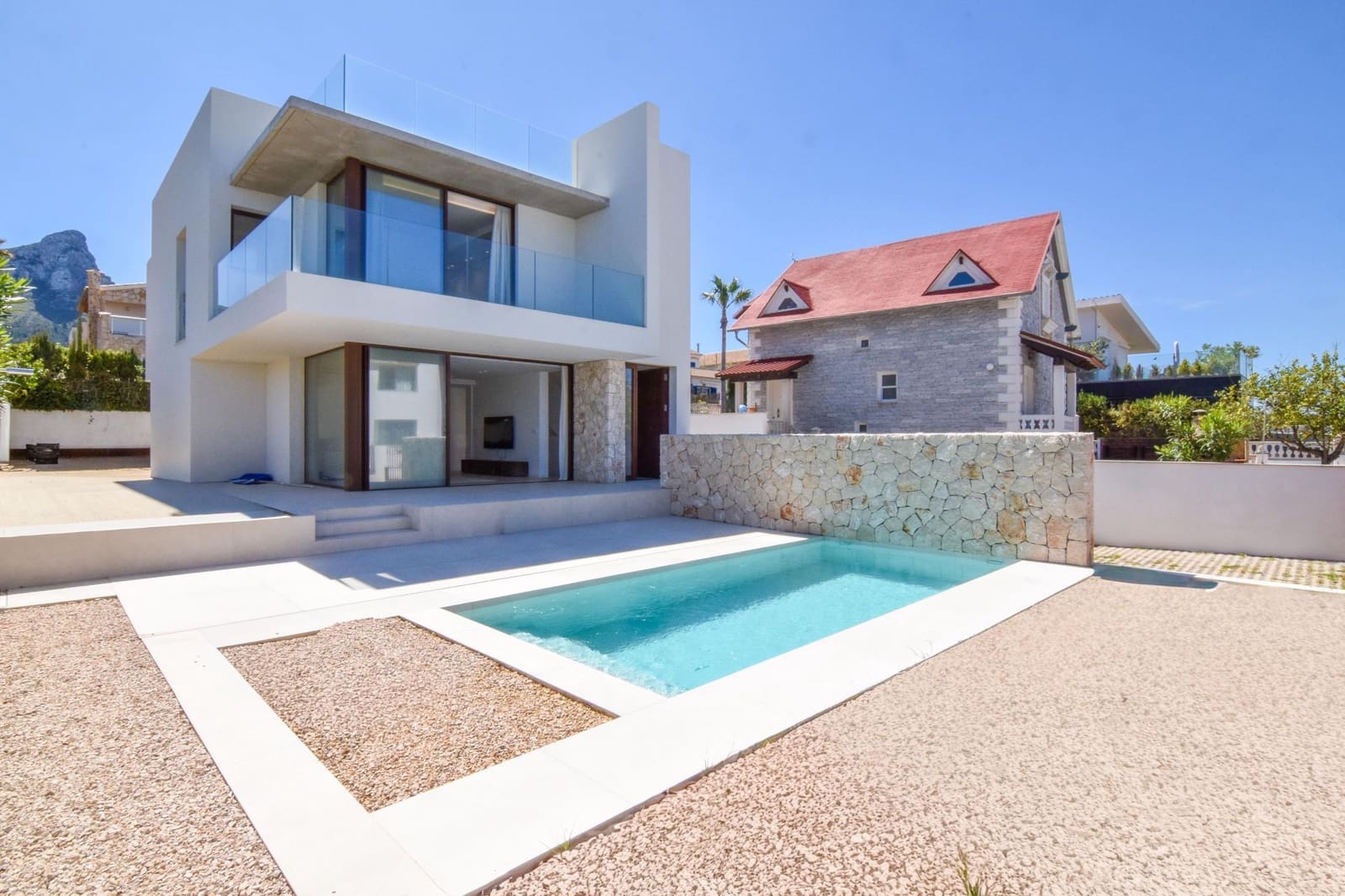 4 bedroom Villa for rent in Colonia de Sant Pere / Colonia de San Pedro with pool garage - € 3,800 (Ref: 10139076)