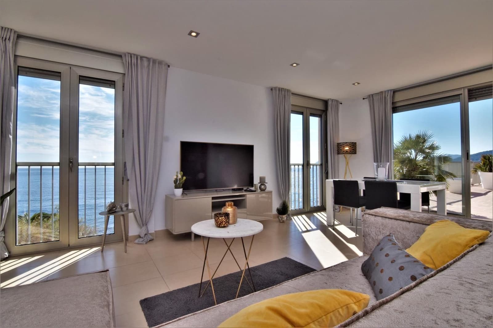 3 bedroom Penthouse for rent in Cala Ratjada - € 2,900 (Ref: 5360302)