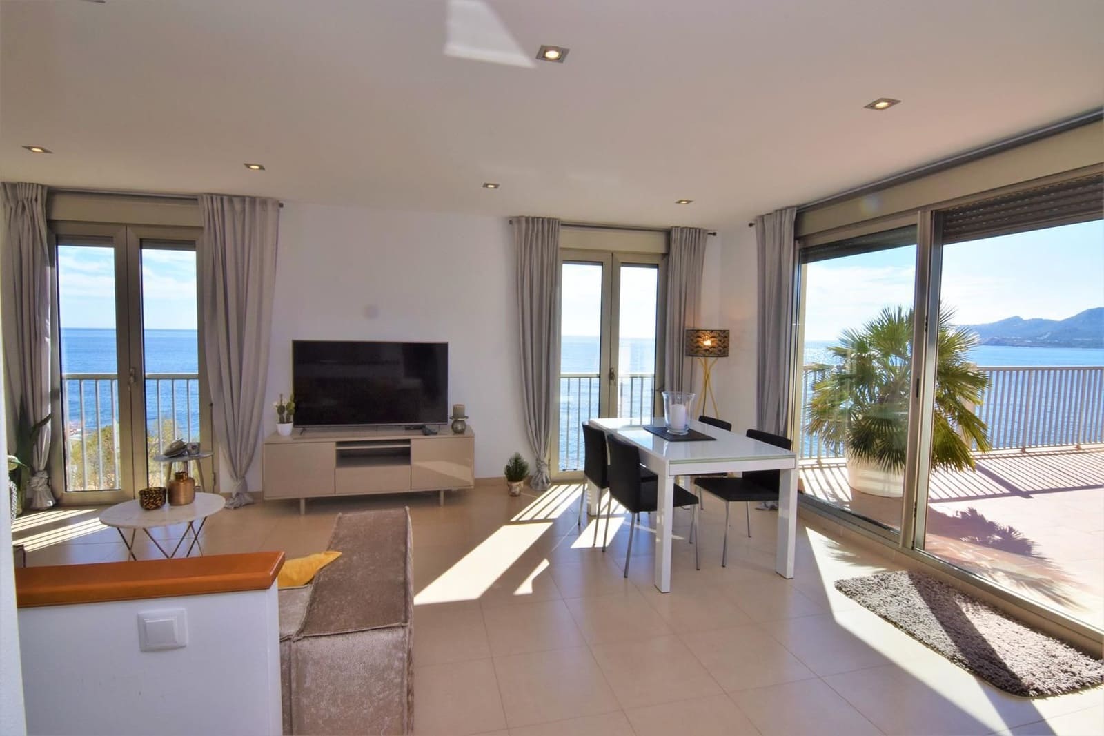 3 bedroom Penthouse for rent in Cala Ratjada - € 2,900 (Ref: 5360302)