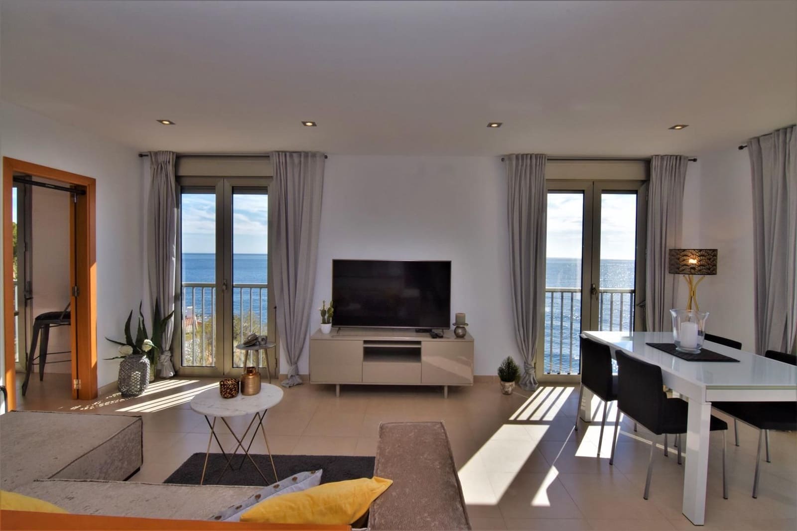 3 bedroom Penthouse for rent in Cala Ratjada - € 2,900 (Ref: 5360302)