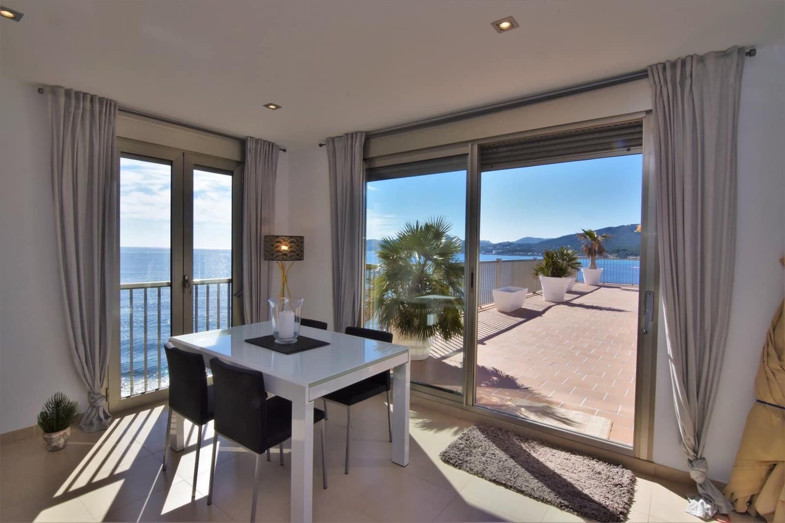 3 bedroom Penthouse for rent in Cala Ratjada - € 2,900 (Ref: 5360302)