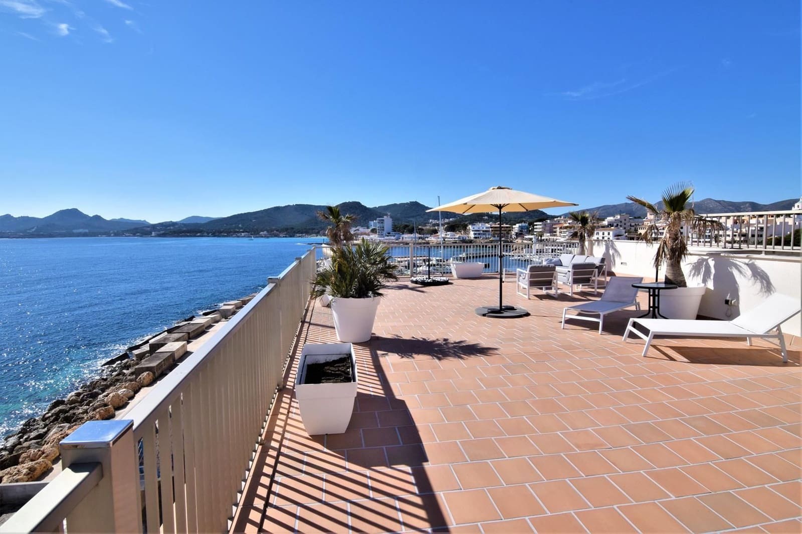 3 bedroom Penthouse for rent in Cala Ratjada - € 2,900 (Ref: 5360302)