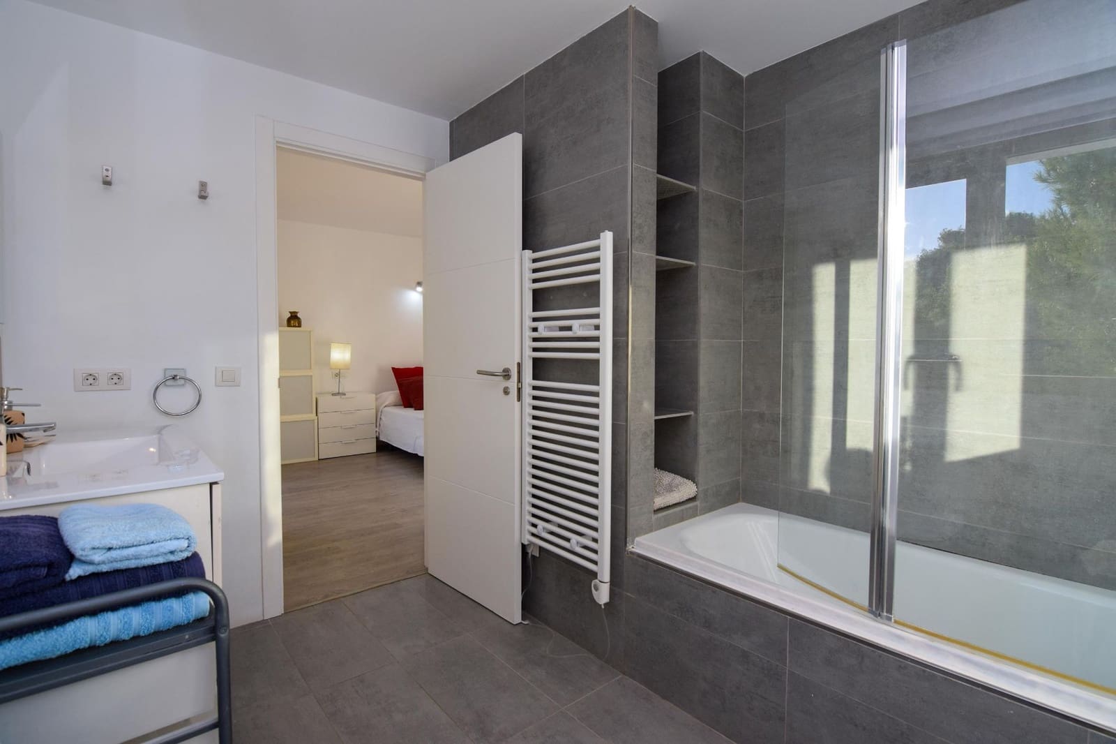 4 bedroom Semi-detached Villa for rent in Son Serra de Marina with garage - € 2,200 (Ref: 7957189)