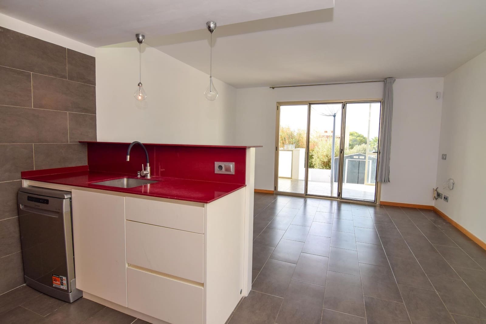 3 slaapkamer Halfvrijstaande villa te huur in Colonia de Sant Pere / Colonia de San Pedro met garage - € 1.800 (Ref: 8493374)