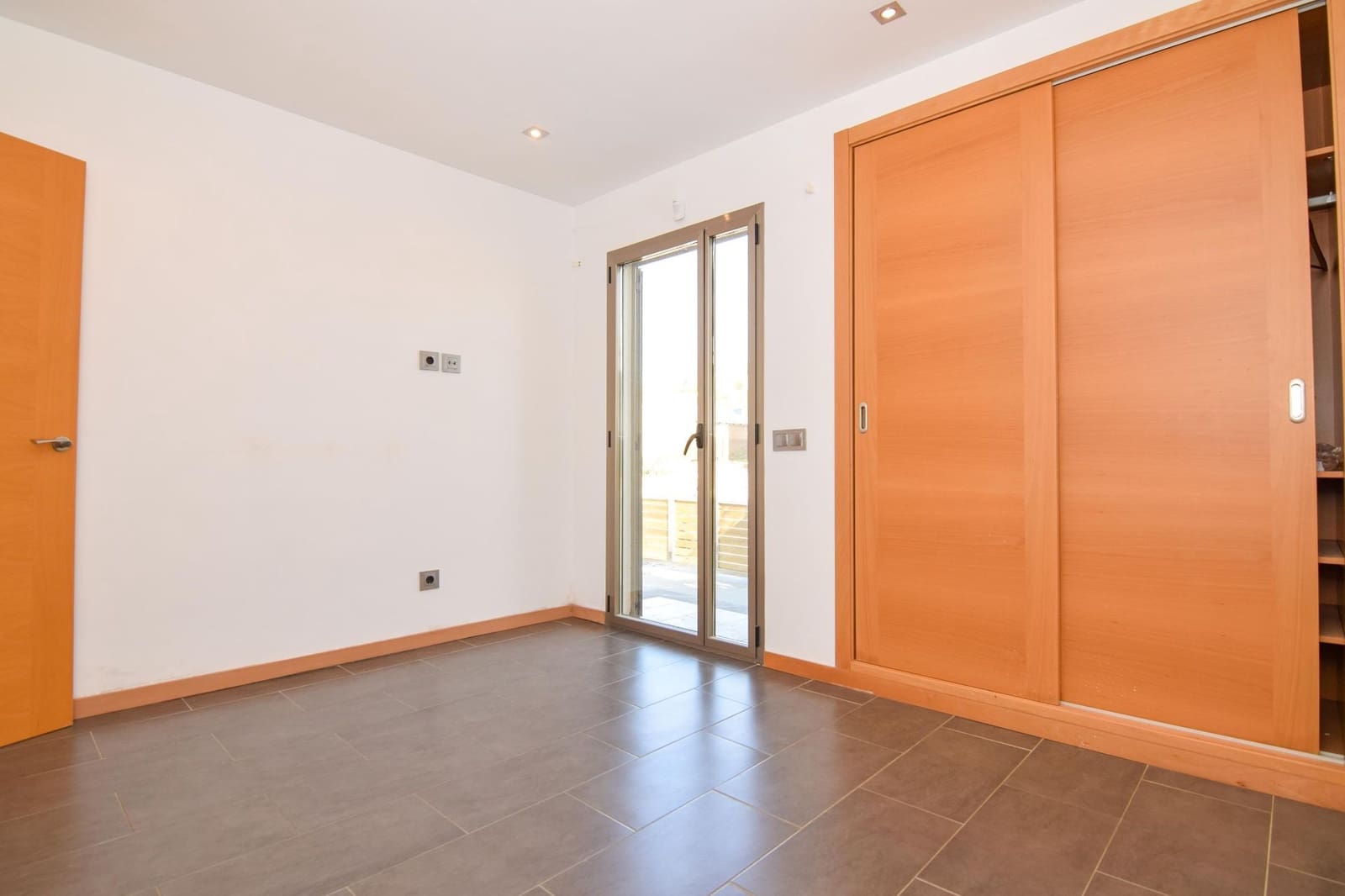 3 slaapkamer Halfvrijstaande villa te huur in Colonia de Sant Pere / Colonia de San Pedro met garage - € 1.800 (Ref: 8493374)
