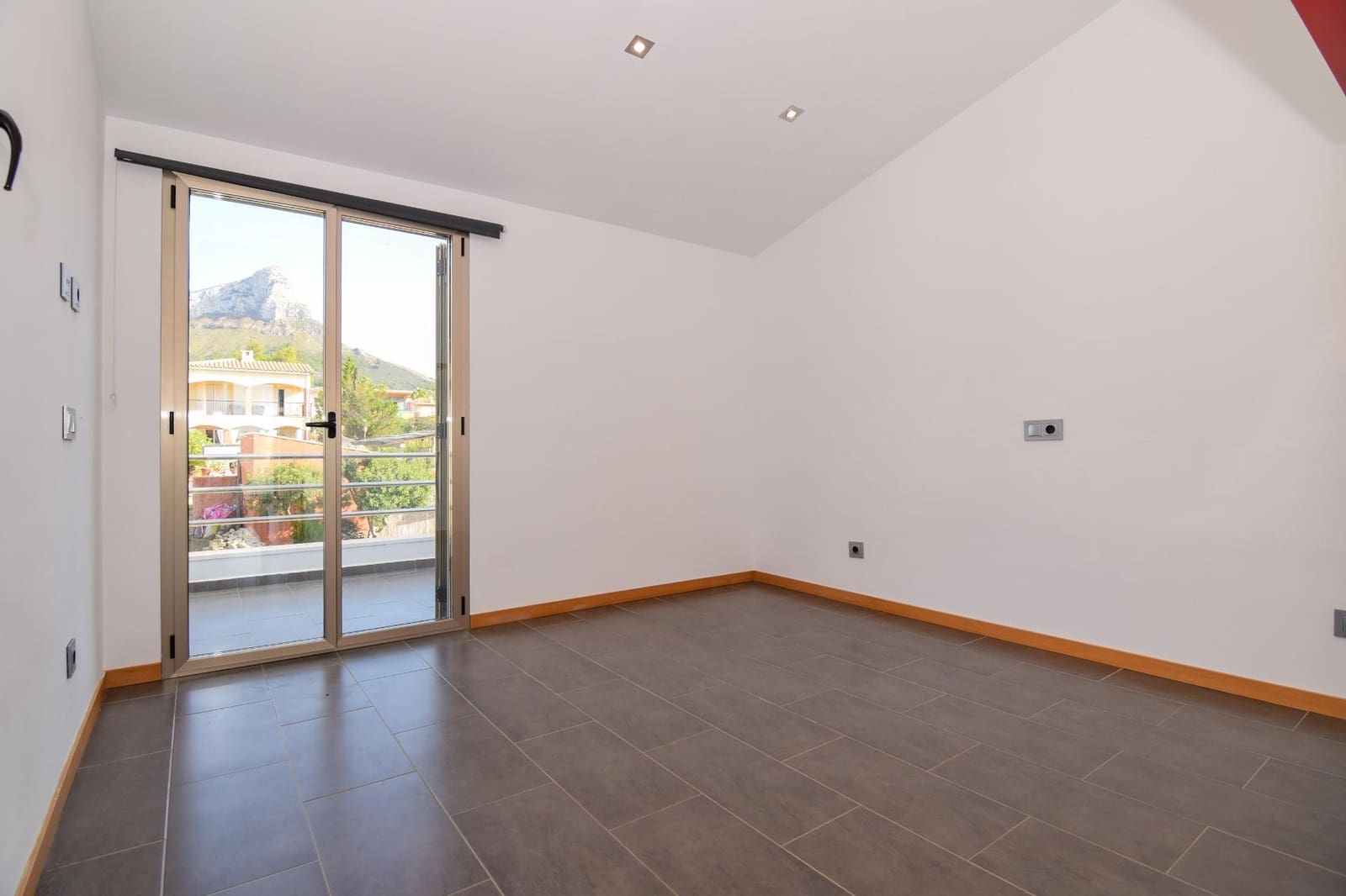 3 slaapkamer Halfvrijstaande villa te huur in Colonia de Sant Pere / Colonia de San Pedro met garage - € 1.800 (Ref: 8493374)