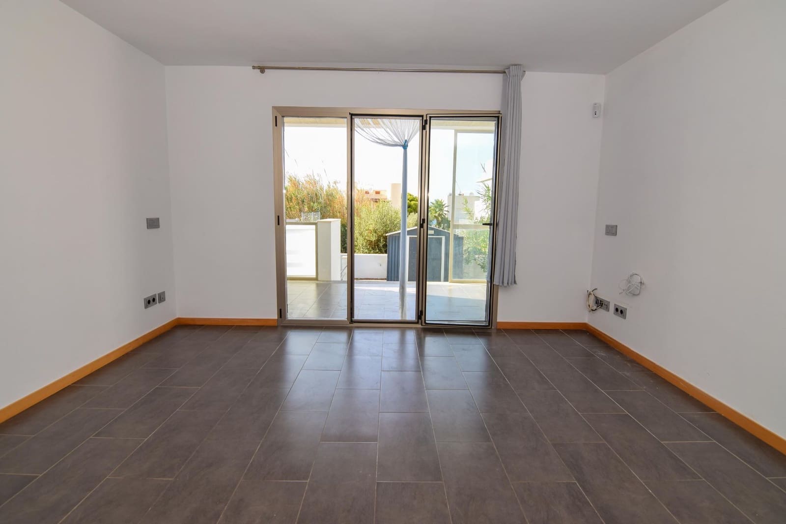 3 slaapkamer Halfvrijstaande villa te huur in Colonia de Sant Pere / Colonia de San Pedro met garage - € 1.800 (Ref: 8493374)