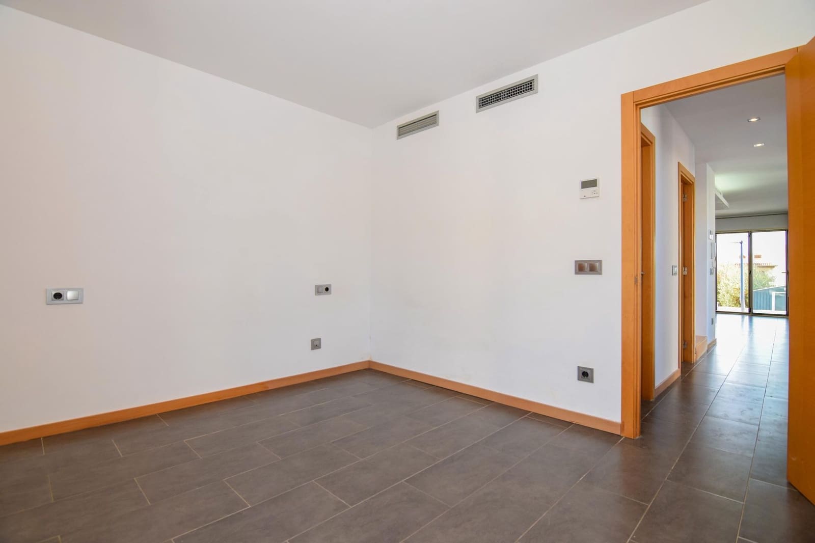 3 slaapkamer Halfvrijstaande villa te huur in Colonia de Sant Pere / Colonia de San Pedro met garage - € 1.800 (Ref: 8493374)