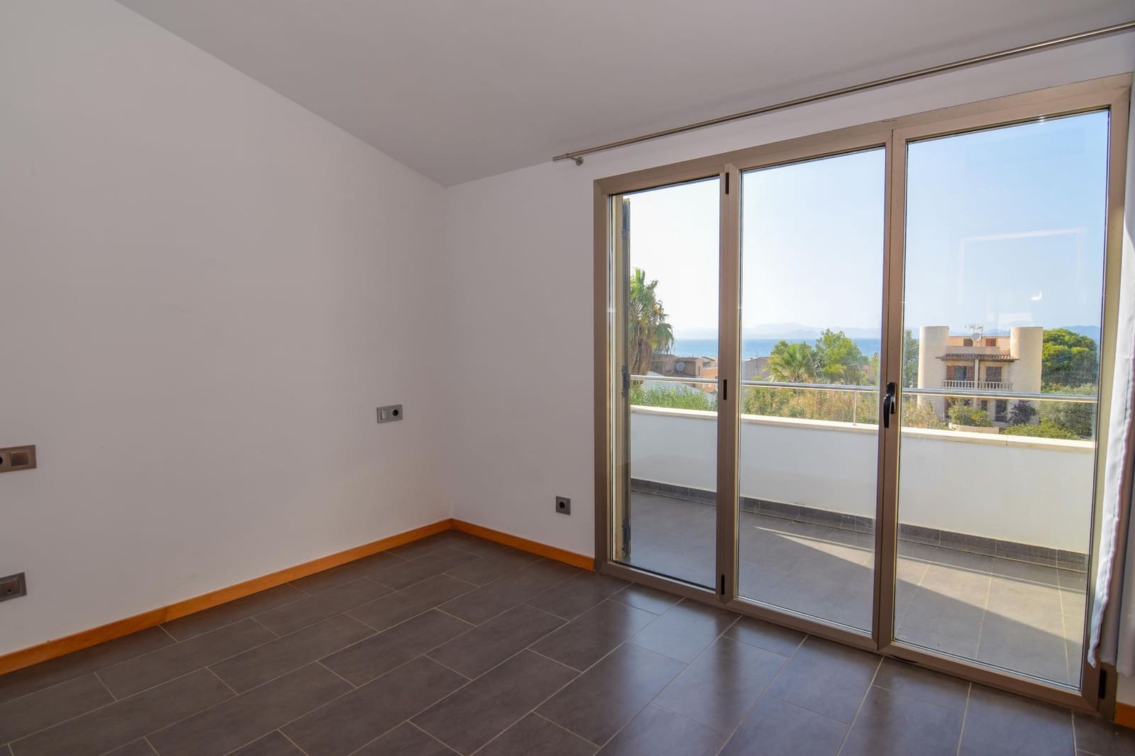 3 slaapkamer Halfvrijstaande villa te huur in Colonia de Sant Pere / Colonia de San Pedro met garage - € 1.800 (Ref: 8493374)