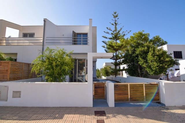 3 slaapkamer Halfvrijstaande villa te huur in Colonia de Sant Pere / Colonia de San Pedro, Artà met garage - € 1.800 (Ref: 8493374)