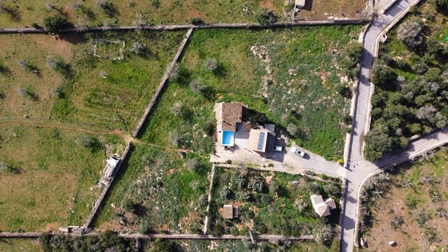 2 chambre Finca/Maison de Campagne à vendre à Santa Margalida avec piscine garage - 360 000 € (Ref: 8763393)