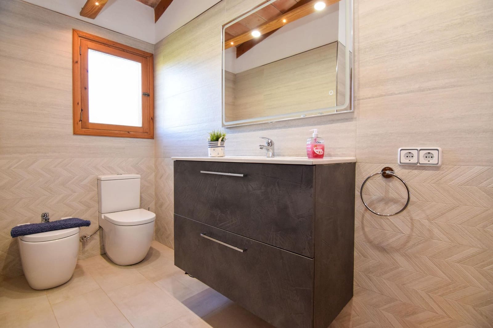 4 soveværelse Villa til leje i Colonia de Sant Pere / Colonia de San Pedro med swimmingpool - € 2.300 (Ref: 9413573)