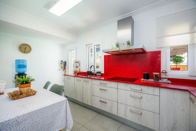 3 soverom Kjedet enebolig til salgs i Cala Ratjada, Capdepera med svømmebasseng - € 690 000 (Ref: 9480918)