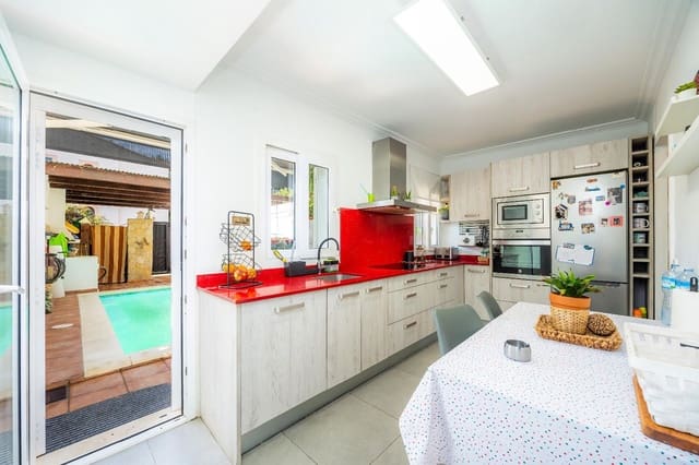 3 soverom Kjedet enebolig til salgs i Cala Ratjada, Capdepera med svømmebasseng - € 690 000 (Ref: 9480918)