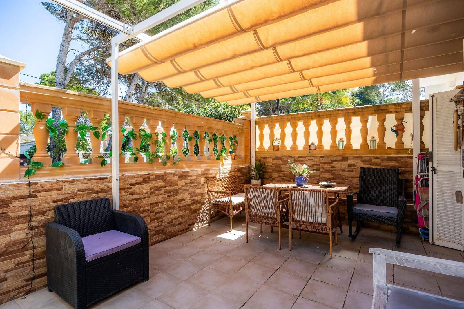 3 soverom Kjedet enebolig til salgs i Cala Ratjada med svømmebasseng - € 690 000 (Ref: 9480918)