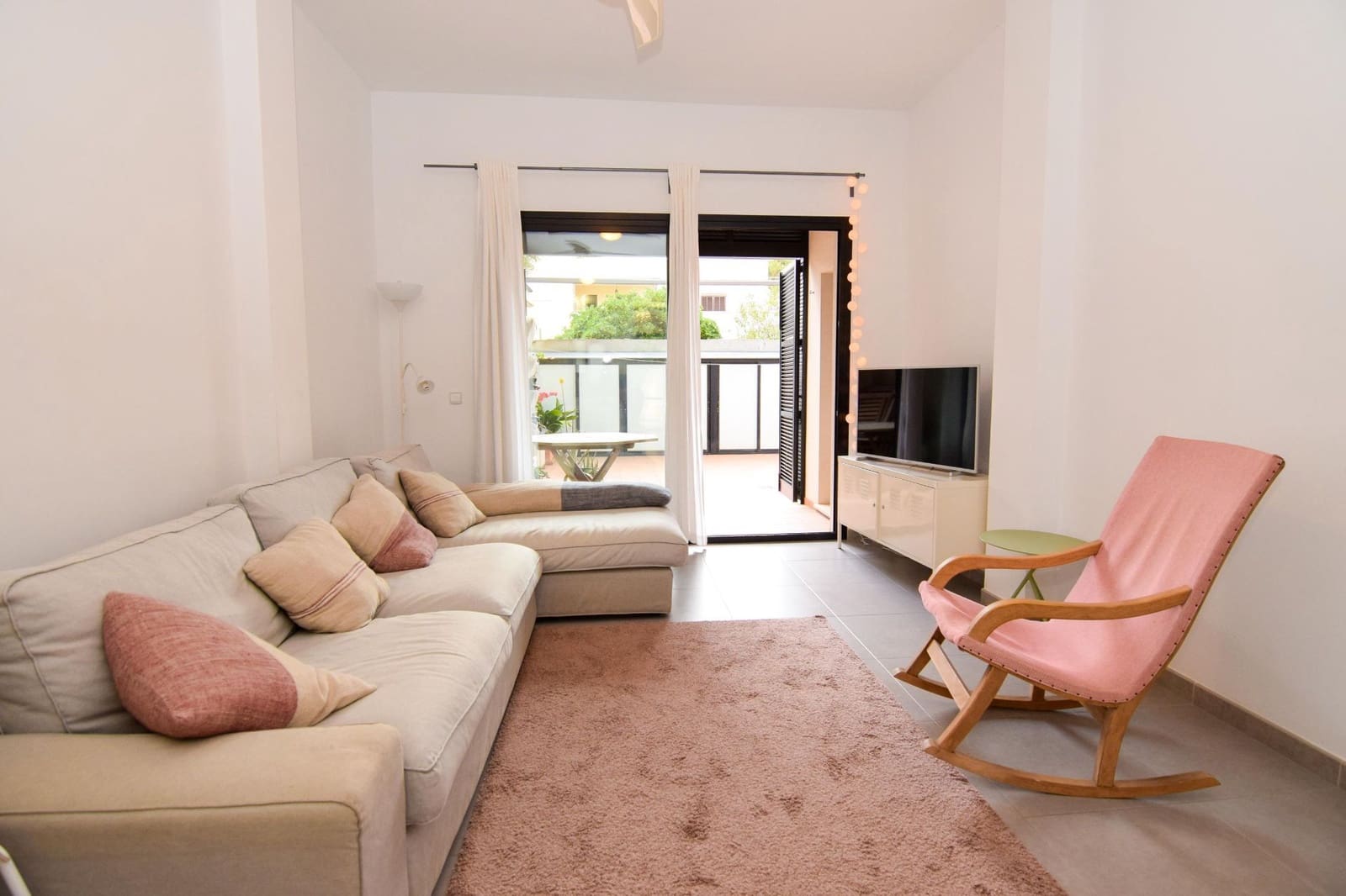 Casa de 2 habitaciones en Colonia de Sant Pere / Colonia de San Pedro en alquiler - 1.300 € (Ref: 9485134)