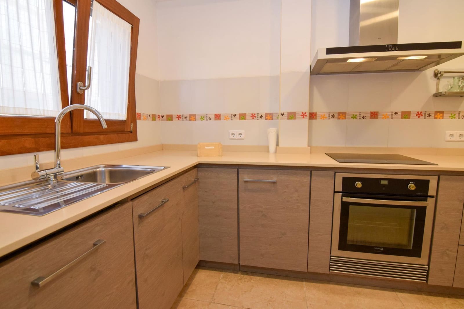 2 slaapkamer Appartement te huur in Cala Ratjada met garage - € 1.400 (Ref: 9488165)