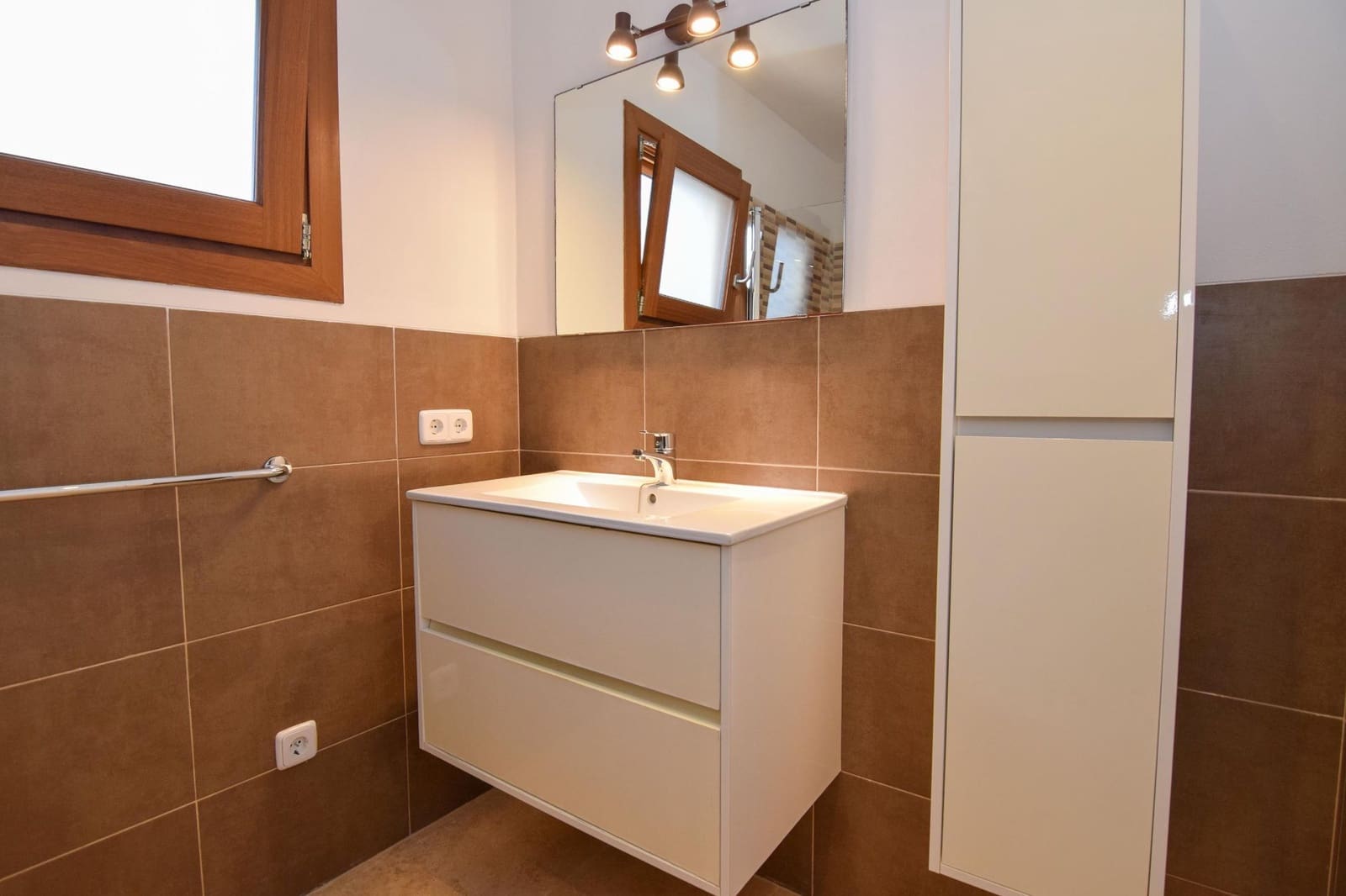 2 slaapkamer Appartement te huur in Cala Ratjada met garage - € 1.400 (Ref: 9488165)