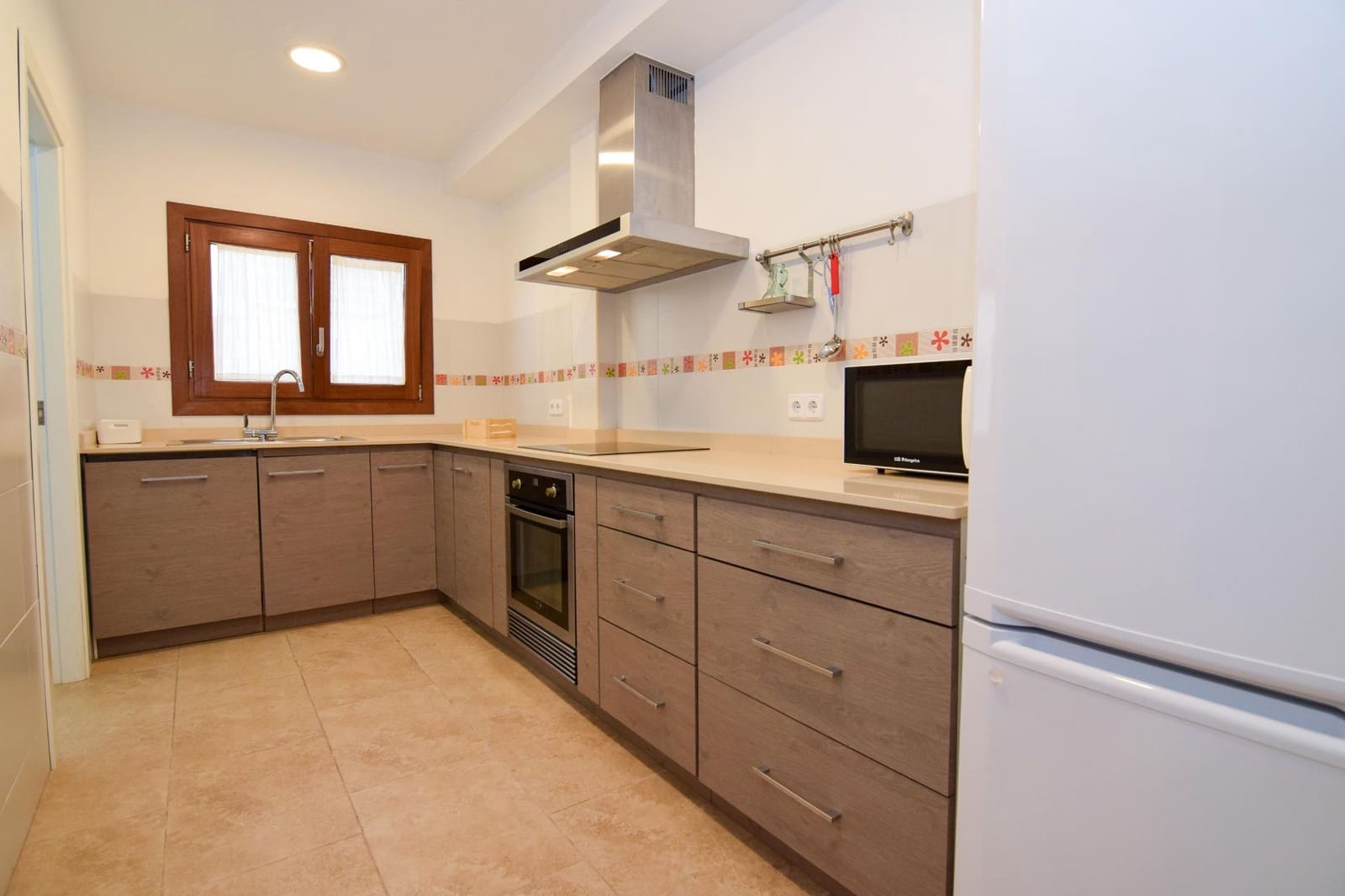 2 slaapkamer Appartement te huur in Cala Ratjada met garage - € 1.400 (Ref: 9488165)