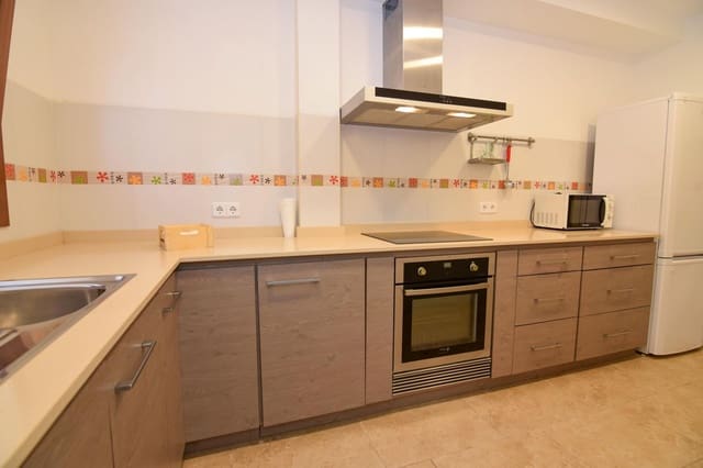 2 slaapkamer Appartement te huur in Cala Ratjada, Capdepera met garage - € 1.400 (Ref: 9488165)