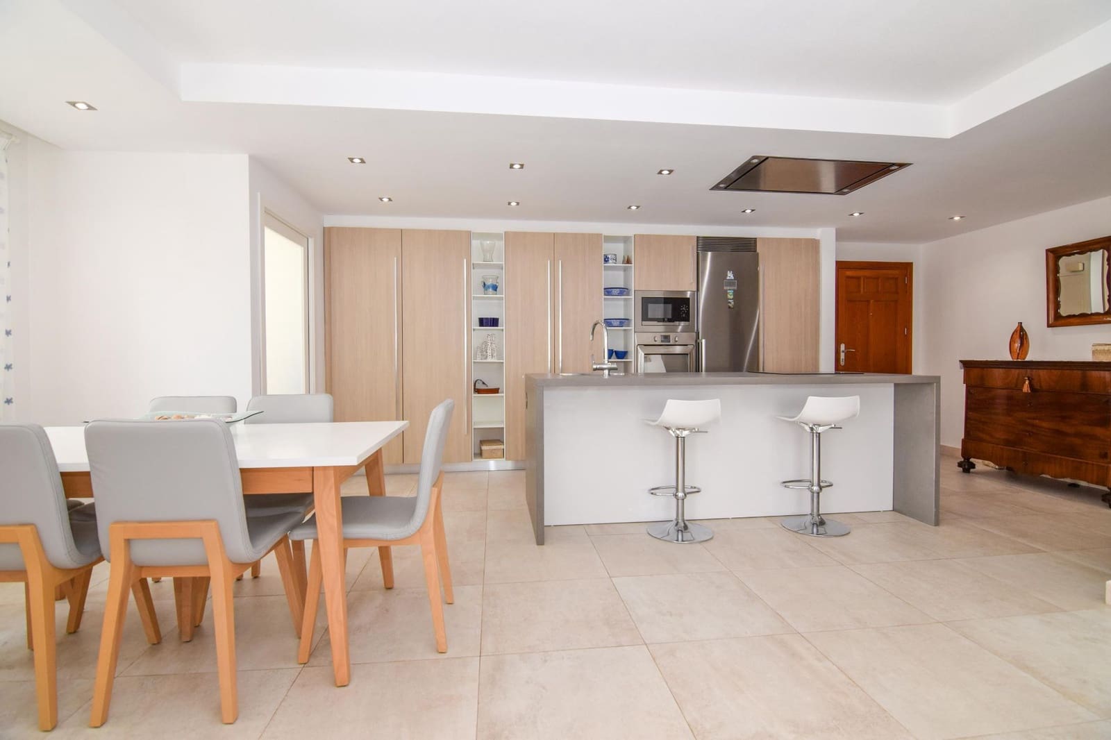 3 slaapkamer Flat te huur in Colonia de Sant Pere / Colonia de San Pedro met garage - € 1.850 (Ref: 9796122)