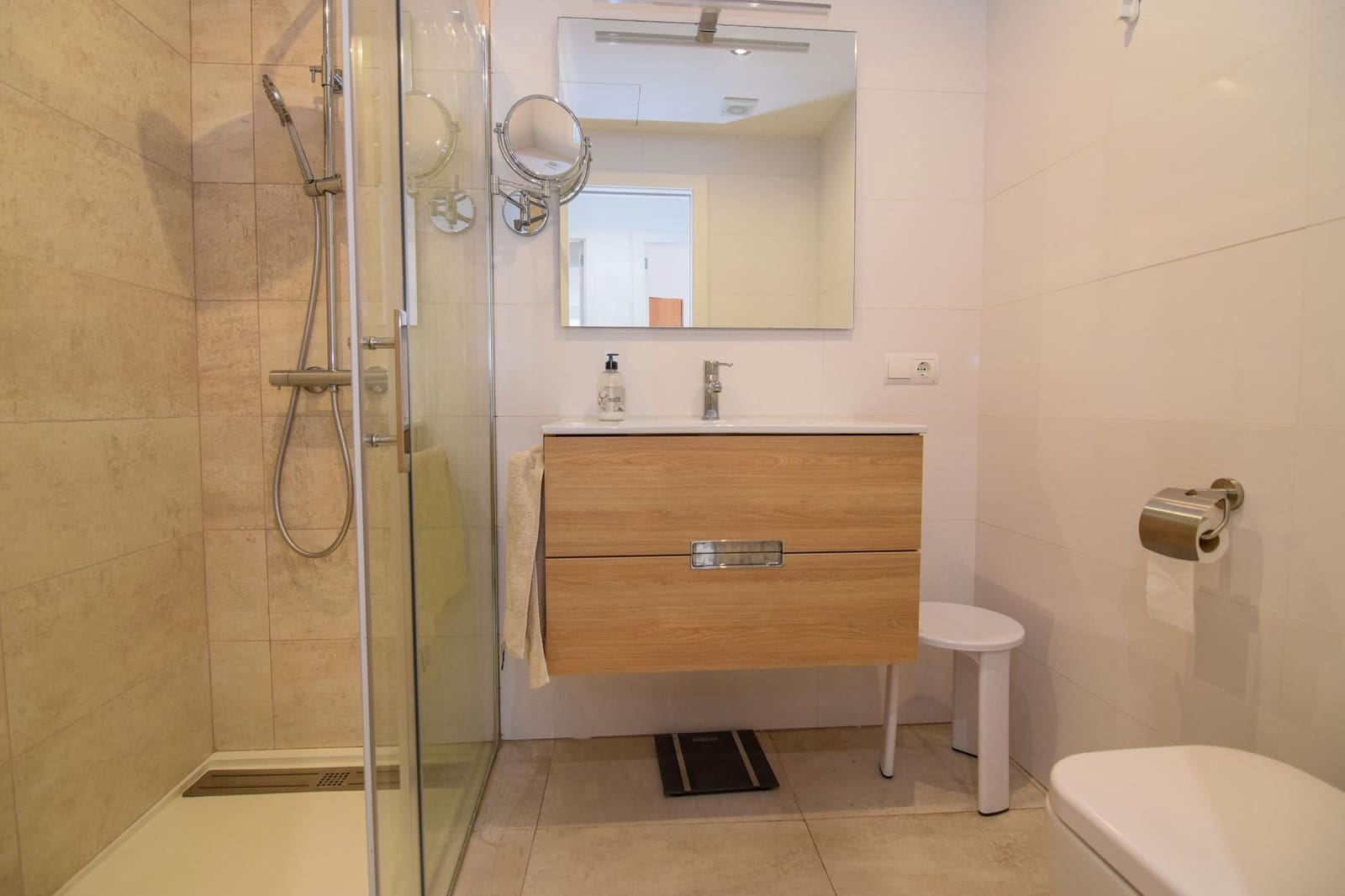 3 slaapkamer Flat te huur in Colonia de Sant Pere / Colonia de San Pedro met garage - € 1.850 (Ref: 9796122)