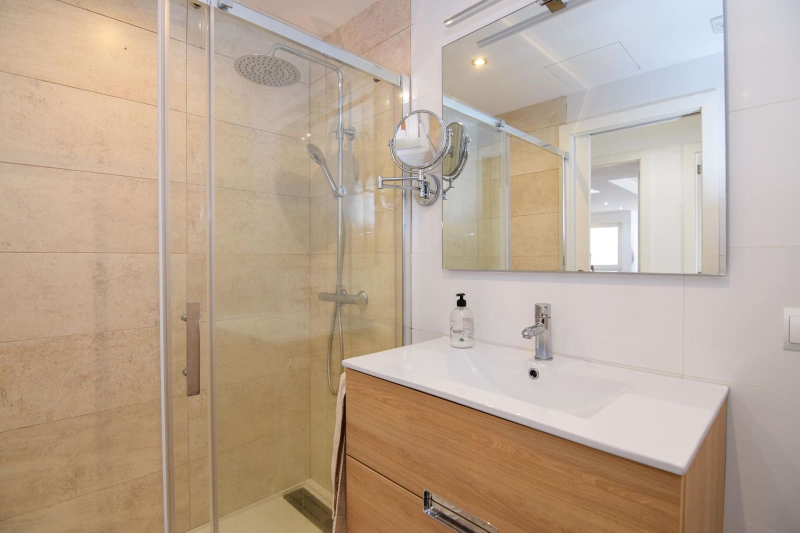 3 slaapkamer Flat te huur in Colonia de Sant Pere / Colonia de San Pedro met garage - € 1.850 (Ref: 9796122)