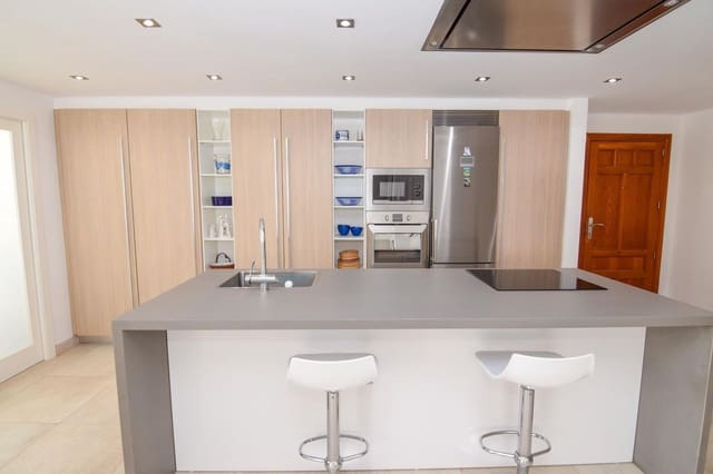 3 slaapkamer Flat te huur in Colonia de Sant Pere / Colonia de San Pedro, Artà met garage - € 1.850 (Ref: 9796122)