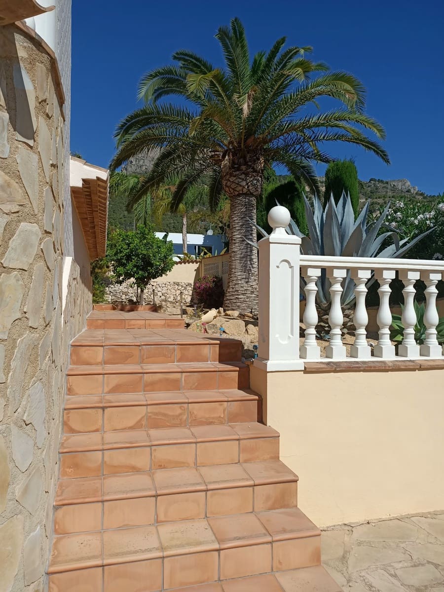 5 makuuhuone Huvila myytävänä paikassa Calpe / Calp mukana uima-altaan 
autotalli - 749 000 € (Ref: 6243463)