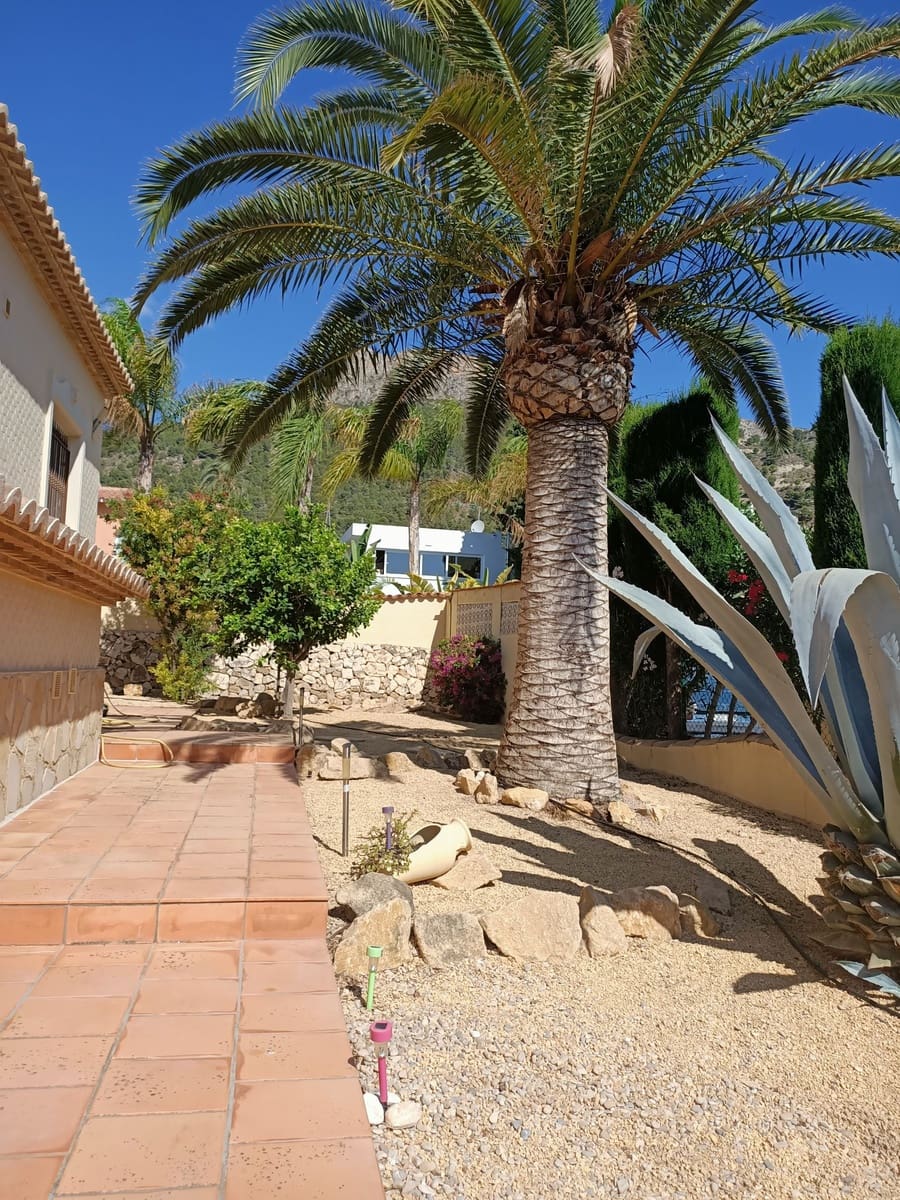 5 makuuhuone Huvila myytävänä paikassa Calpe / Calp mukana uima-altaan 
autotalli - 749 000 € (Ref: 6243463)