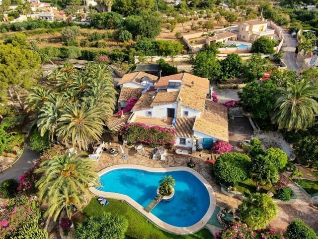 4 makuuhuone Huvila myytävänä paikassa Canuta, Calpe / Calp mukana uima-altaan 
autotalli - 2 500 000 € (Ref: 6313437)