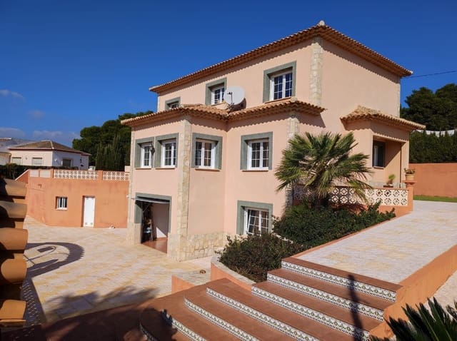 Chalet de 4 habitaciones en Calpe / Calp en venta con piscina garaje - 714.000 € (Ref: 6822388)