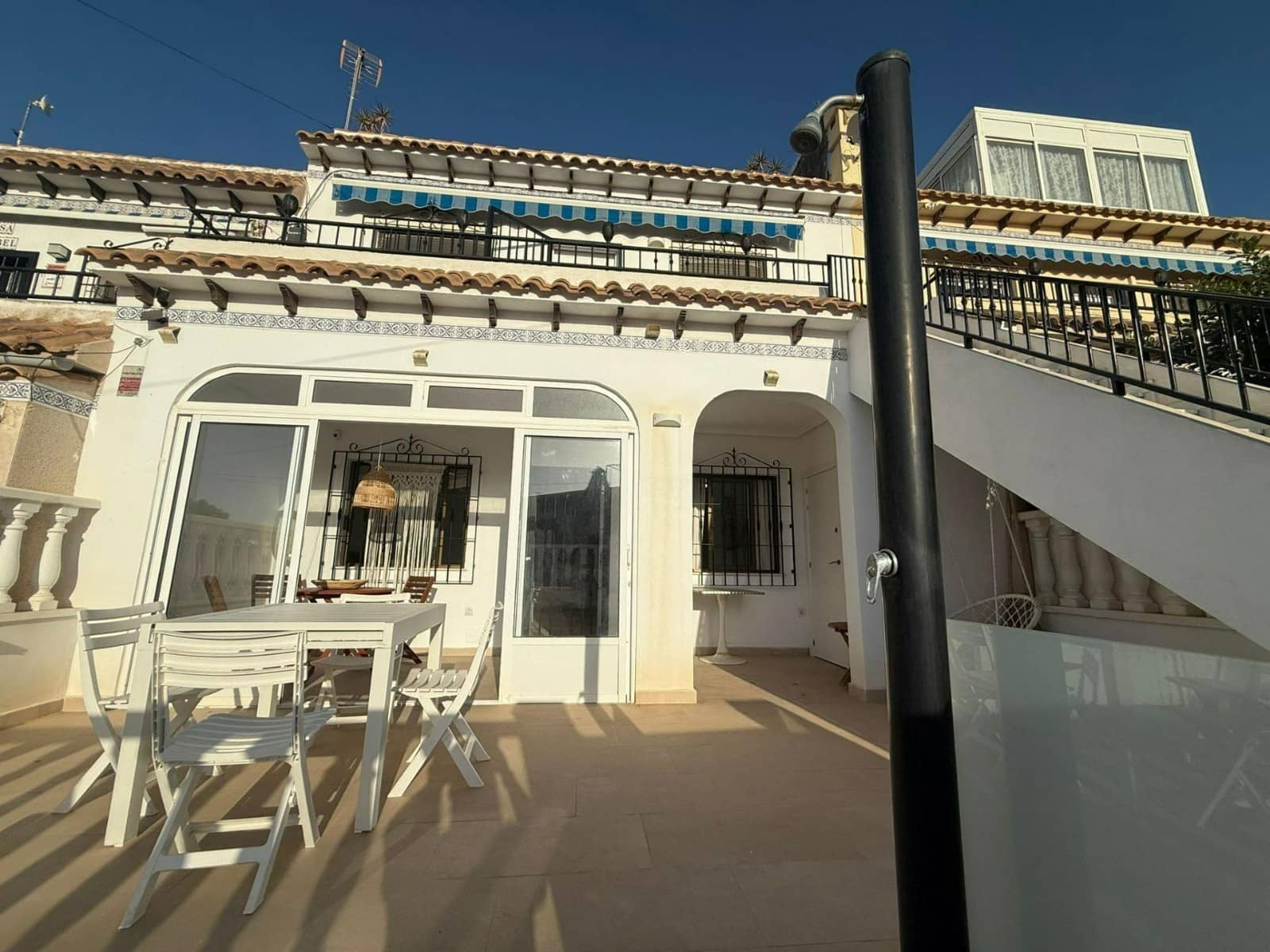 2 soverom Kjedet enebolig til salgs i Torrevieja med svømmebasseng - € 184 900 (Ref: 10072848)