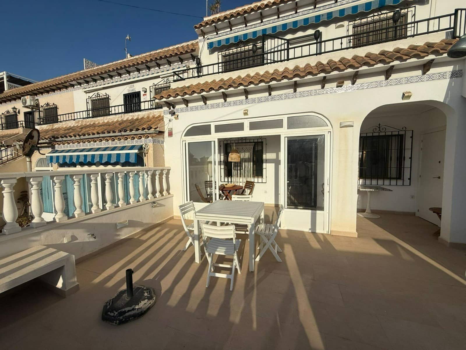 2 soverom Kjedet enebolig til salgs i Torrevieja med svømmebasseng - € 184 900 (Ref: 10072848)