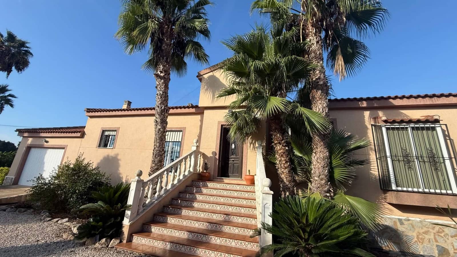 4 slaapkamer Villa te koop in Catral met zwembad garage - € 485.000 (Ref: 10100790)