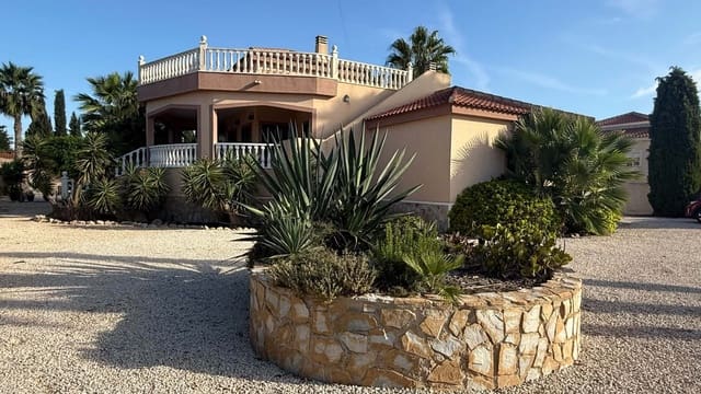 4 slaapkamer Villa te koop in Catral met zwembad garage - € 485.000 (Ref: 10100790)