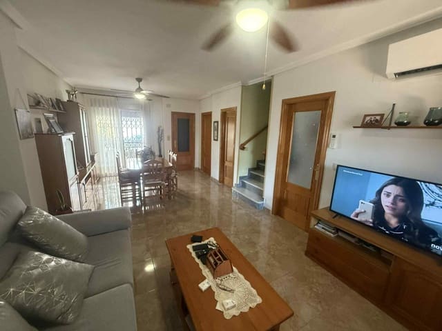 4 bedroom Townhouse for sale in Almoradí with garage - € 175,000 (Ref: 6682412)