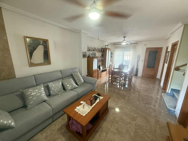 4 bedroom Townhouse for sale in Almoradí with garage - € 175,000 (Ref: 6682412)