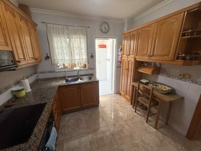 4 bedroom Townhouse for sale in Almoradí with garage - € 175,000 (Ref: 6682412)