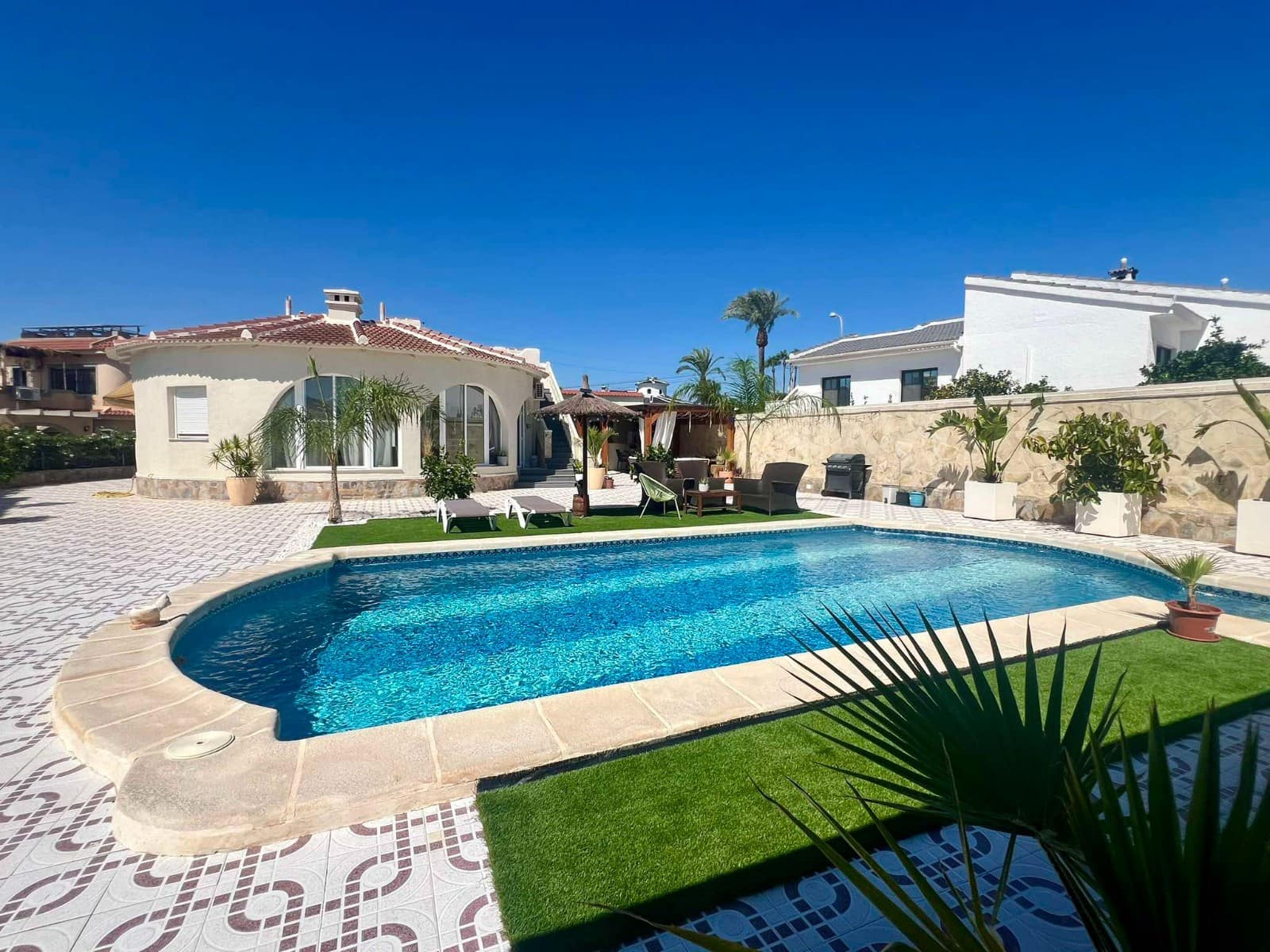 4 bedroom Villa for sale in Ciudad Quesada with pool garage - € 549,500 (Ref: 8510471)