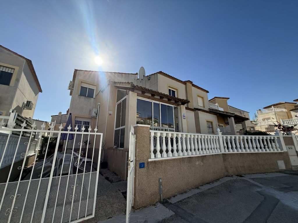 3 soveværelse Semi-Rækkehus til salg i Algorfa med swimmingpool - € 150.000 (Ref: 8893839)