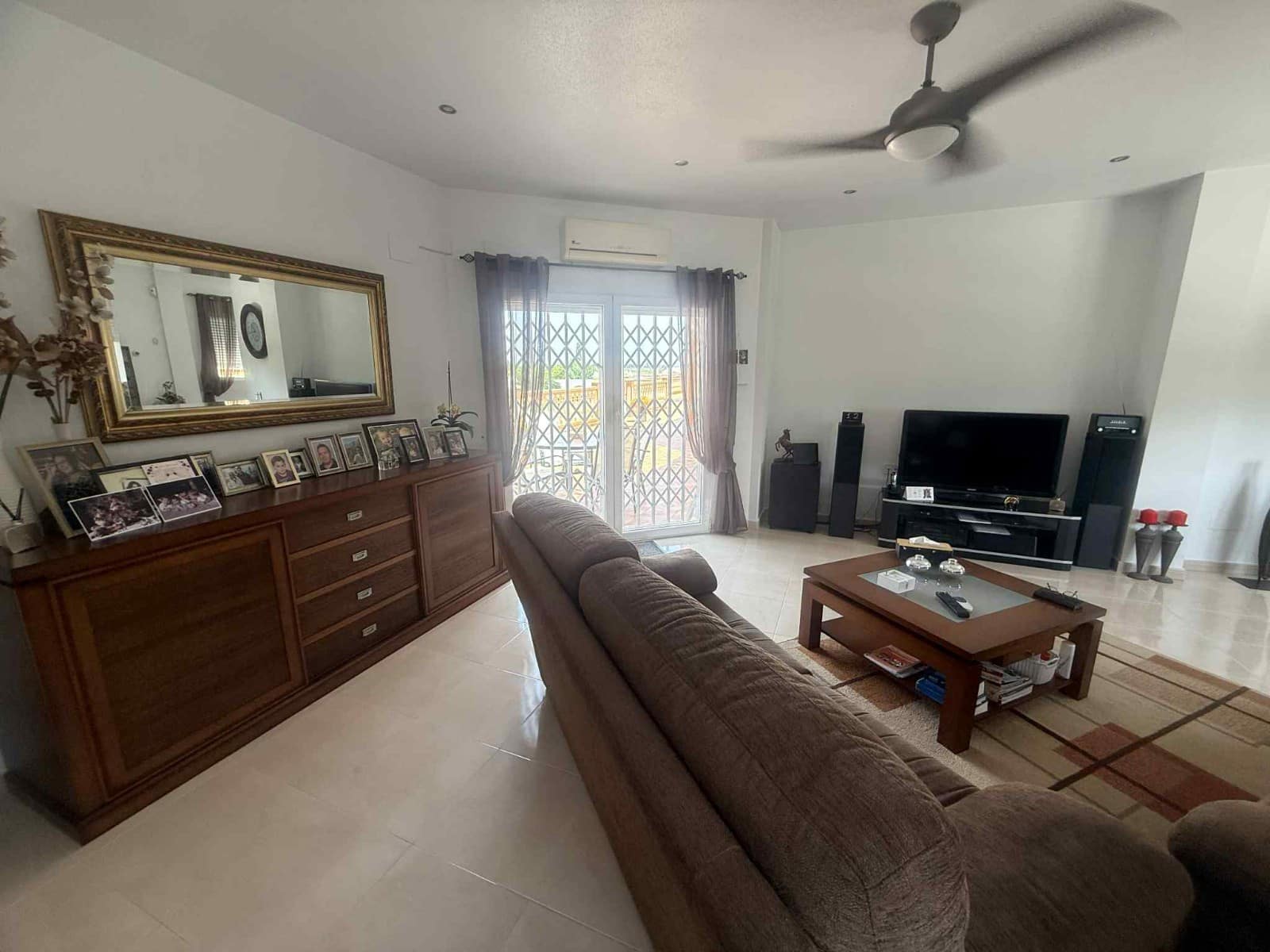 6 soveværelse Semi-Rækkehus til salg i Almoradi med swimmingpool garage - € 850.000 (Ref: 9061693)