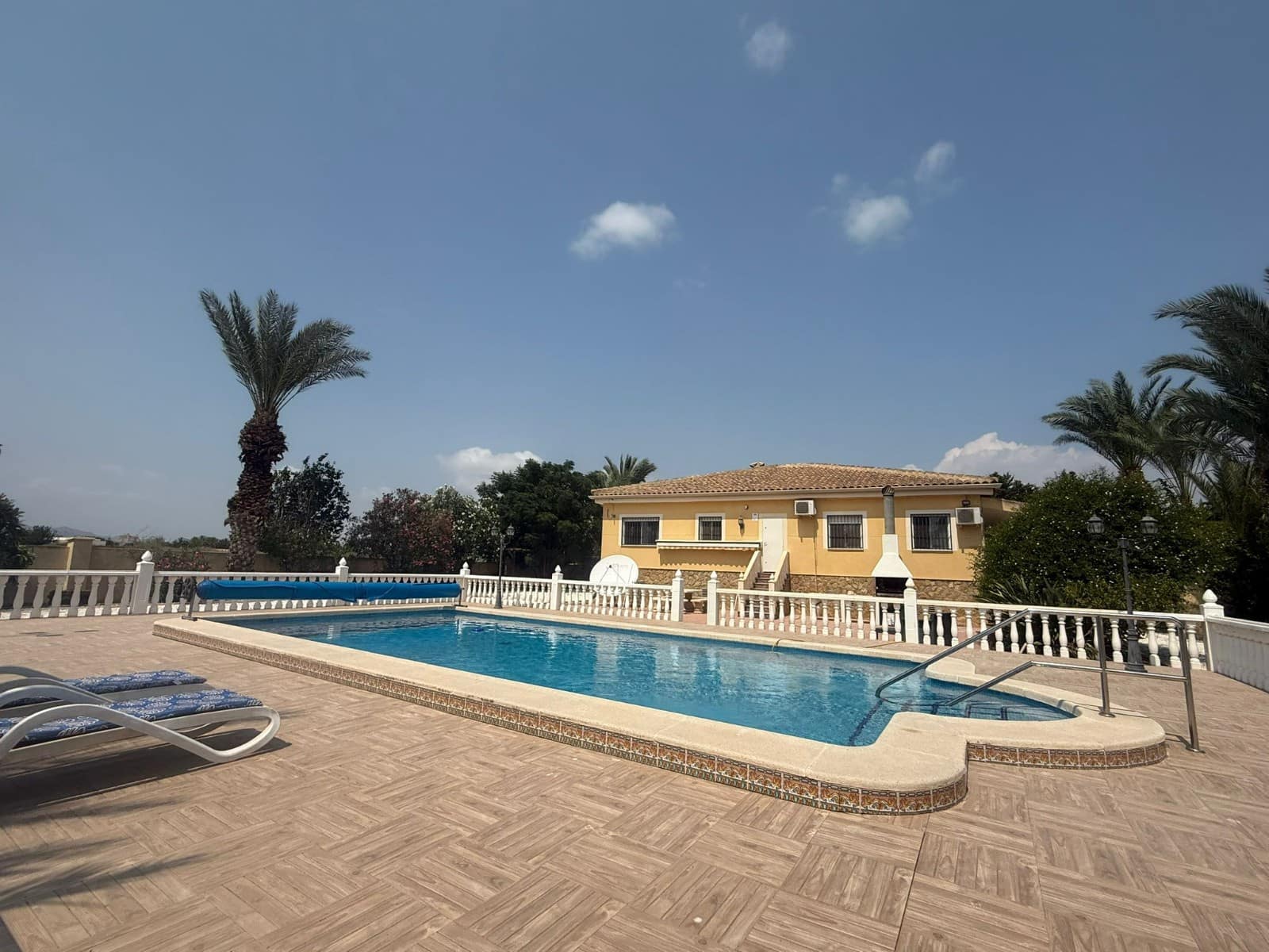 3 soveværelse Finca/Landehus til salg i Catral med swimmingpool - € 375.000 (Ref: 9187441)