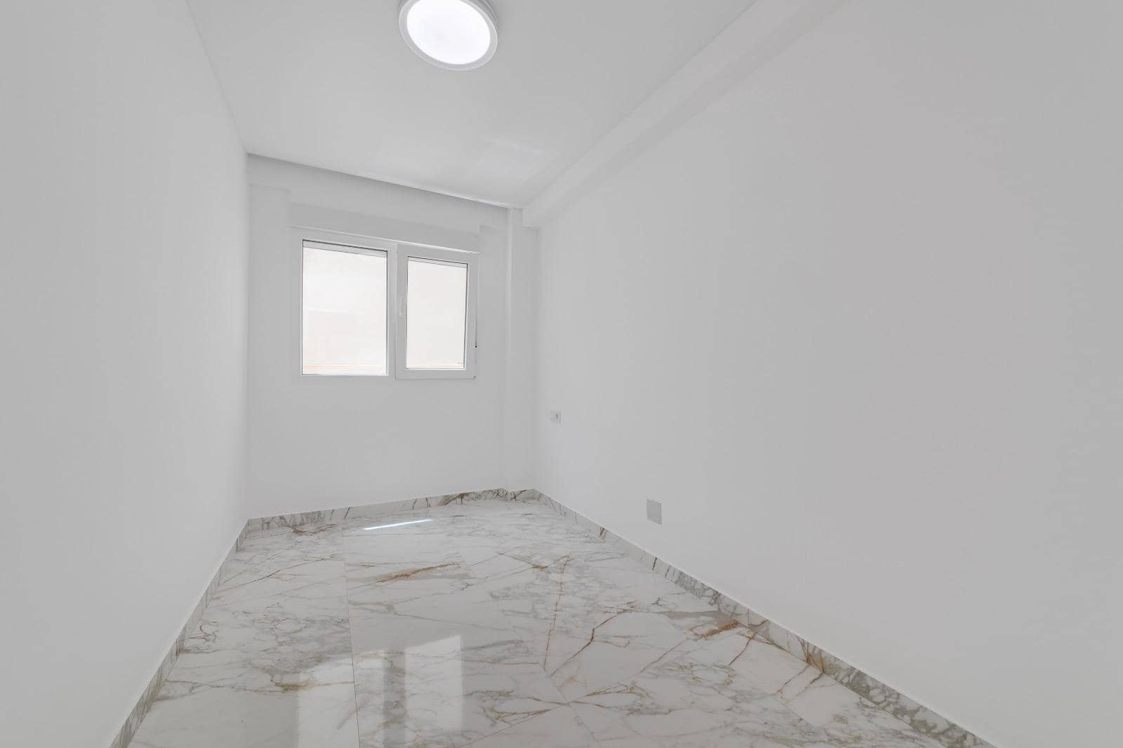 3 quarto Apartamento para venda em Torrevieja - 209 900 € (Ref: 9444701)