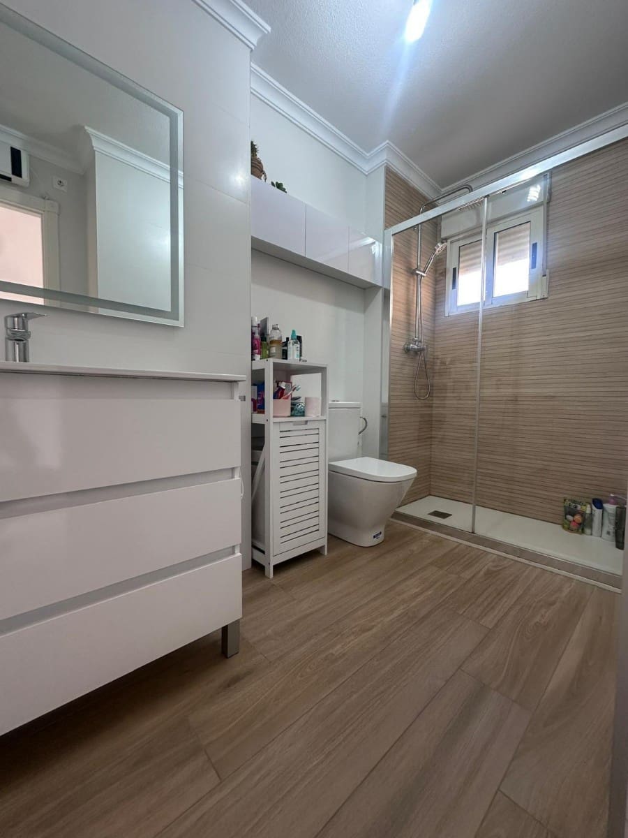 3 soverom Hus til salgs i Torrevieja med svømmebasseng - € 266 000 (Ref: 9444702)