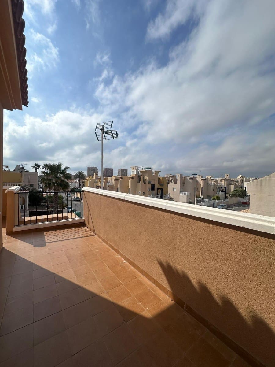 3 soverom Hus til salgs i Torrevieja med svømmebasseng - € 266 000 (Ref: 9444702)