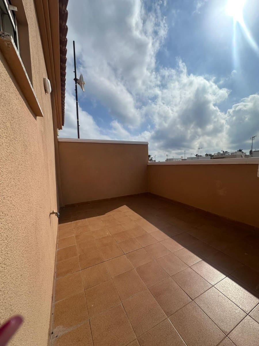 3 soverom Hus til salgs i Torrevieja med svømmebasseng - € 266 000 (Ref: 9444702)